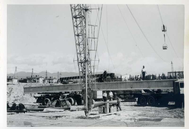 Fiume Isonzo, Gorizia. Cantiere di bonifica. Opere di sbarramento in costruzione